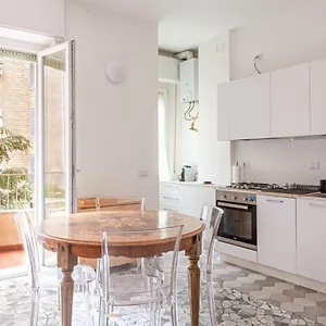  Apartment Bnbutler - Casa Lario - Isola District Italy