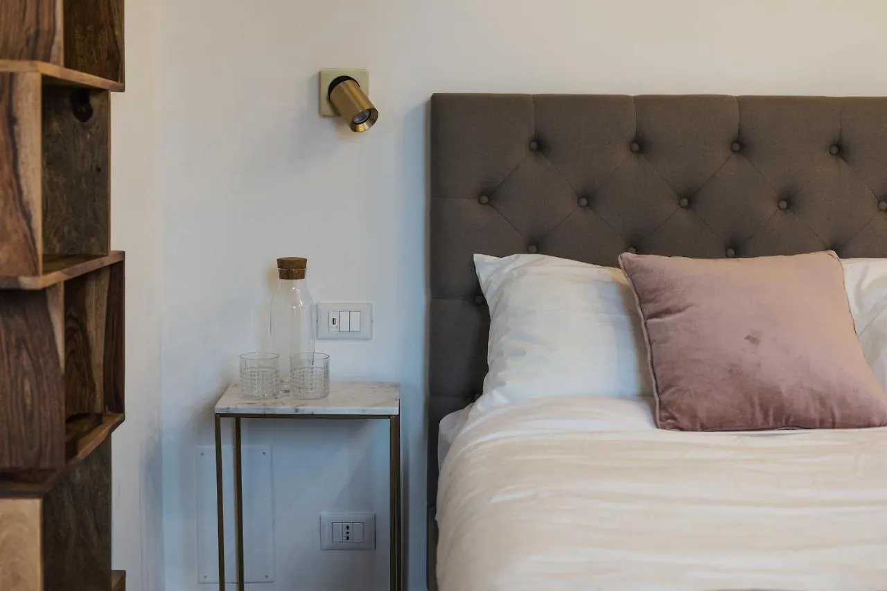 Apartment La Polveriera, Appartamenti Eleganti E Luminosi Vicino Al Colosseo Rome